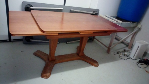 Ausziehbarer Esstisch