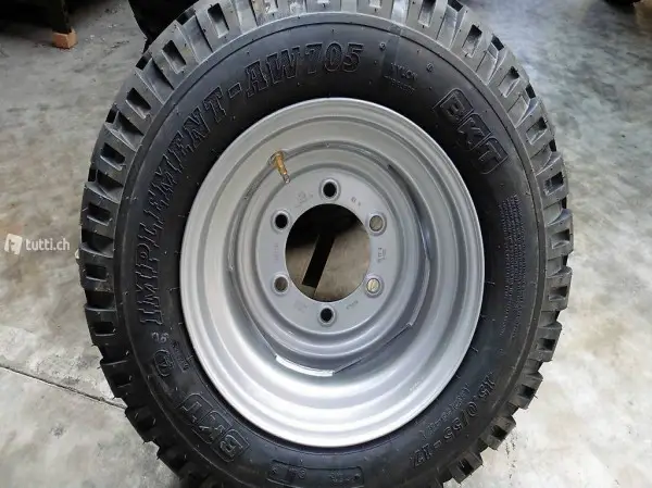  Rad 15.0/55-17 AW. Räder von 6 Tonnen Kipper-Umbereifung.