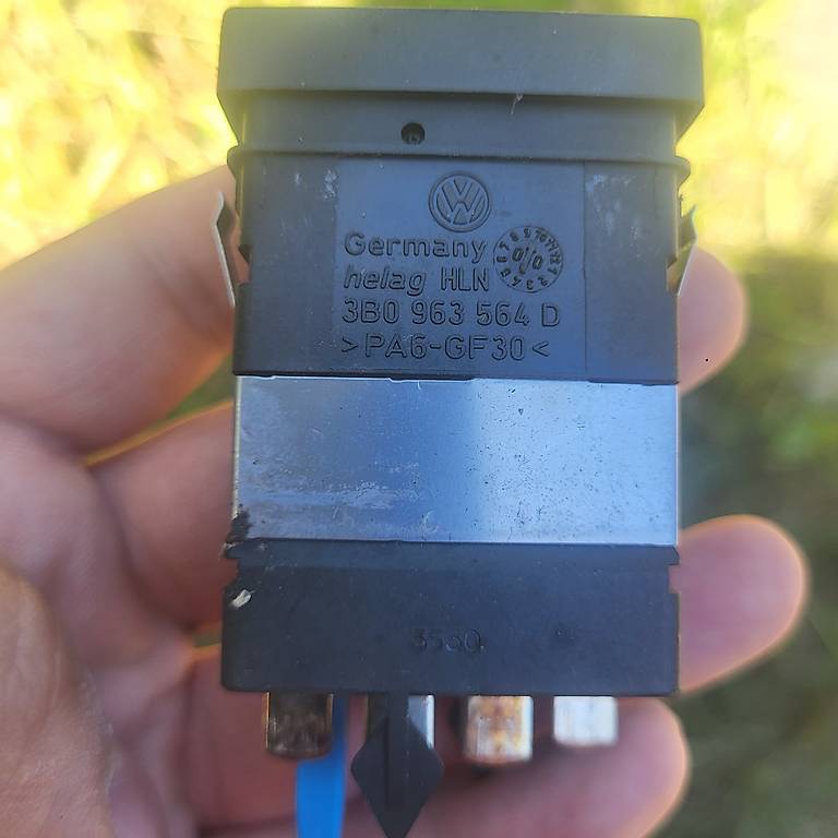 Schalter Sitzheizung VW 3B0963564D