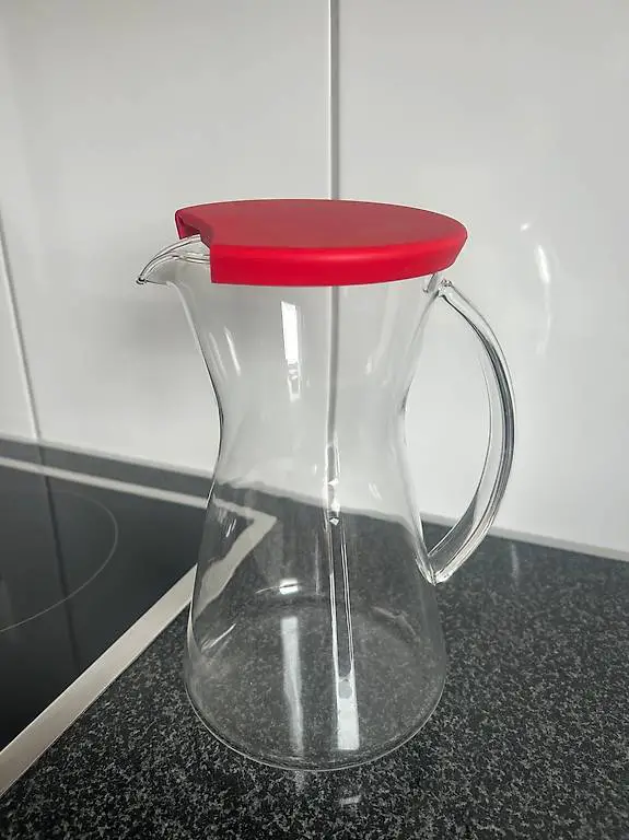 Glaskrug mit Silikondeckel