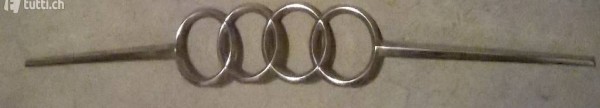 Oldtimer Audi 100 Coupé S, 1972- Grillemblem Zierleiste gros