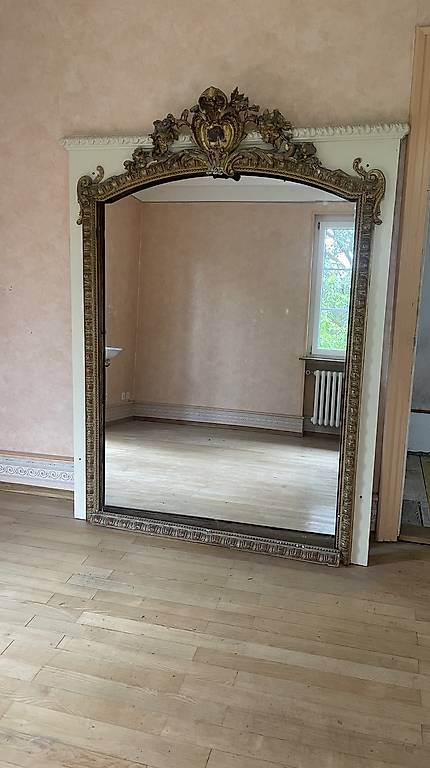 Spiegel 1.5m x 2m mit Läsionen im Rahmen