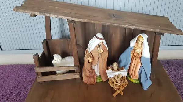 Weihnachtskrippe mit speziellen Figuren, 5-tlg.