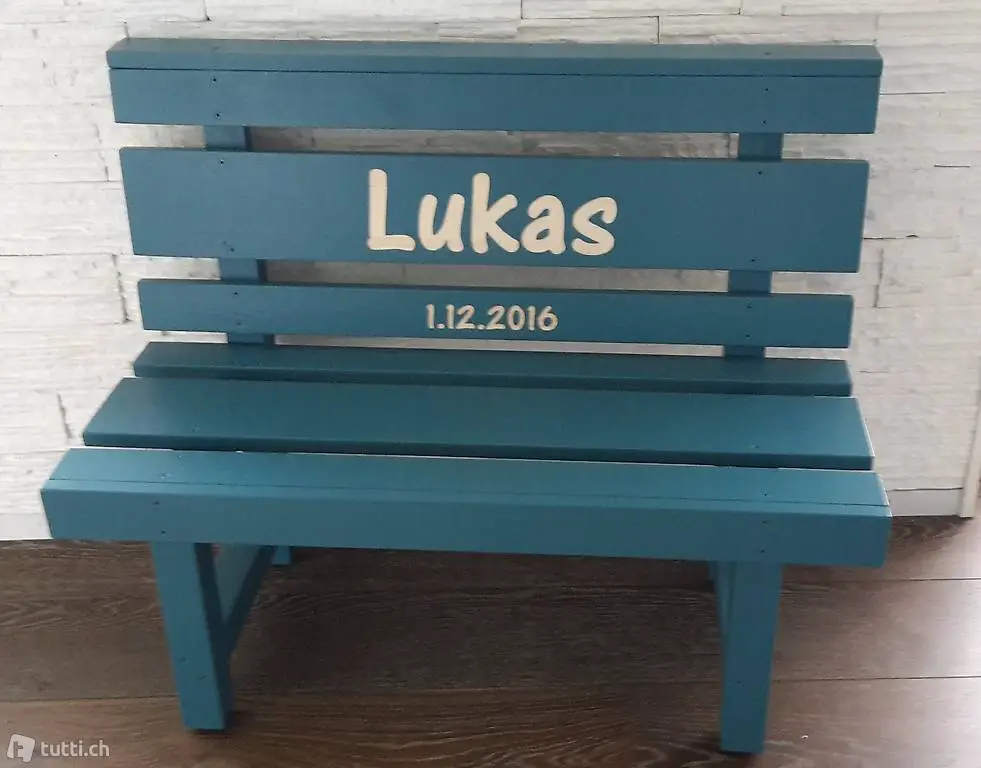 Kinderholzbänkli als Geburtsgeschenk