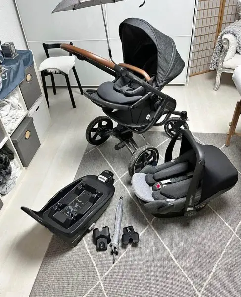À vendre poussette bébé confort Nova 4 roues