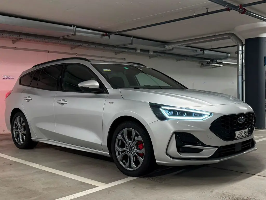 FORD Focus Station Wagon 1.0i EcoB Hybrid 155 ST-Line Vignale