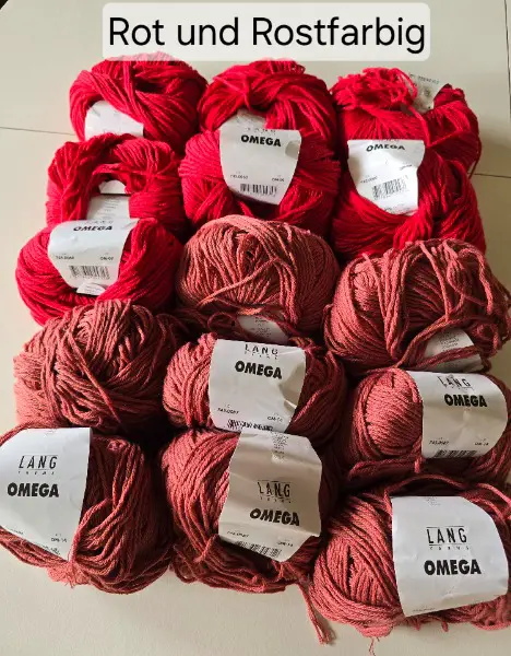 Rote und Rostfarbige Acryl Wolle