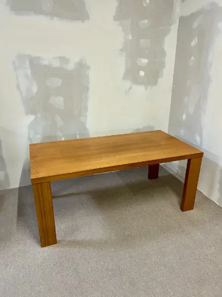 Brauner Massiver Esstisch aus Holz