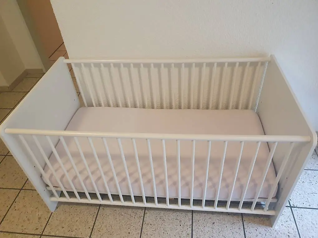 Babybett + Juniorbettzusatz + Matratze 70x140
