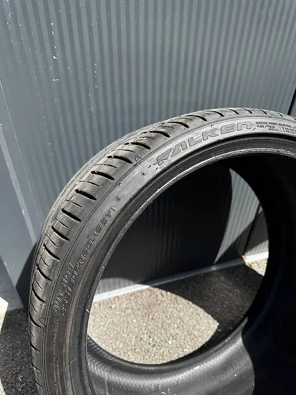 Falken Azenis Reifen