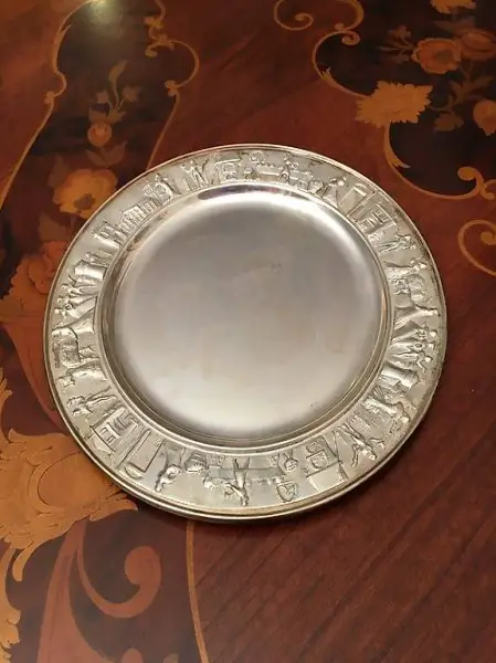 MOTTA - Vecchio piatto pubblicitario in metallo argentato.