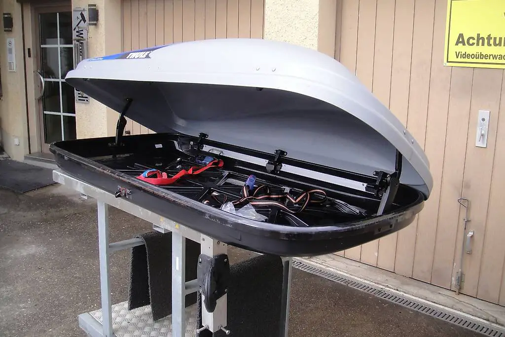 Thule Dachbox für Kleinwagen beidseitig öffnend