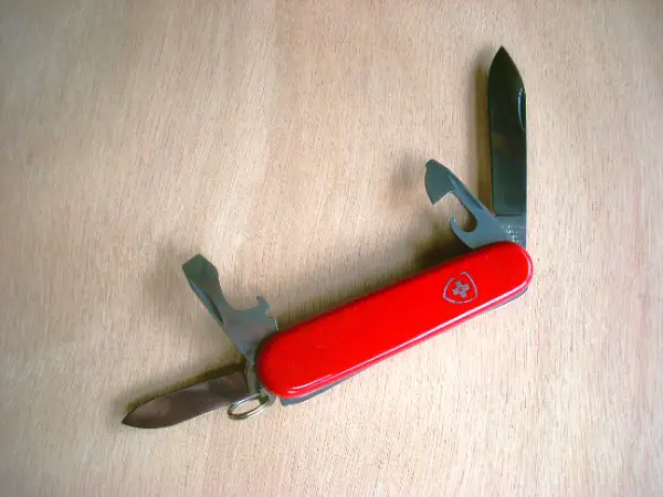 Couteau suisse Victorinox - Officier suisse - 4 fonctions.