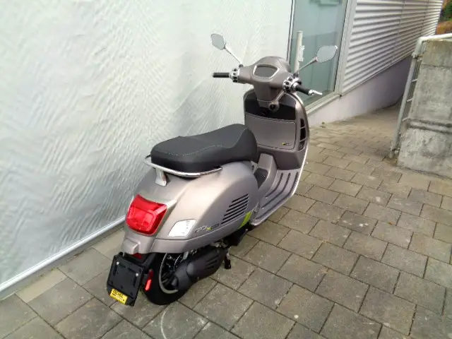 piaggio vespa gts 125