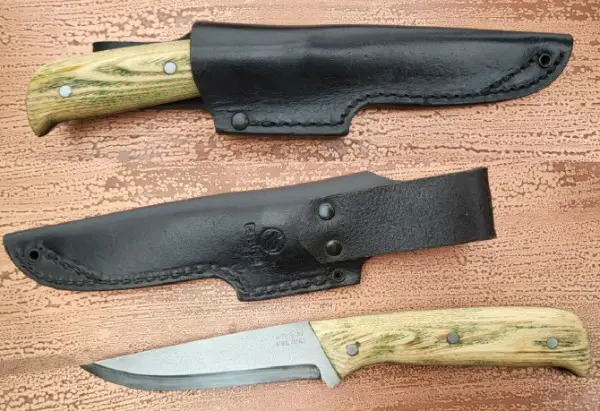 einfaches Outdoormesser, Einzelstück, in der Schweiz bebaut