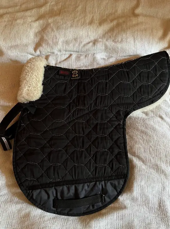 Dressur Lammfell Satteldecke Bartl, neuwertig