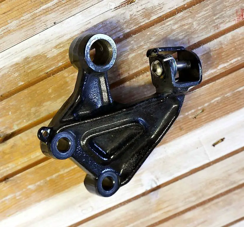 Yamaha Vmax 1200 - Halterung rechts für Fussraste