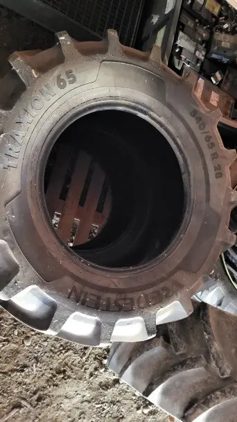 Pneu 540/65 R28 Vredenstein Traxion 65