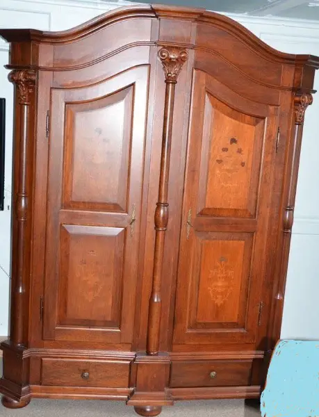 kasten / schrank mit intarsien