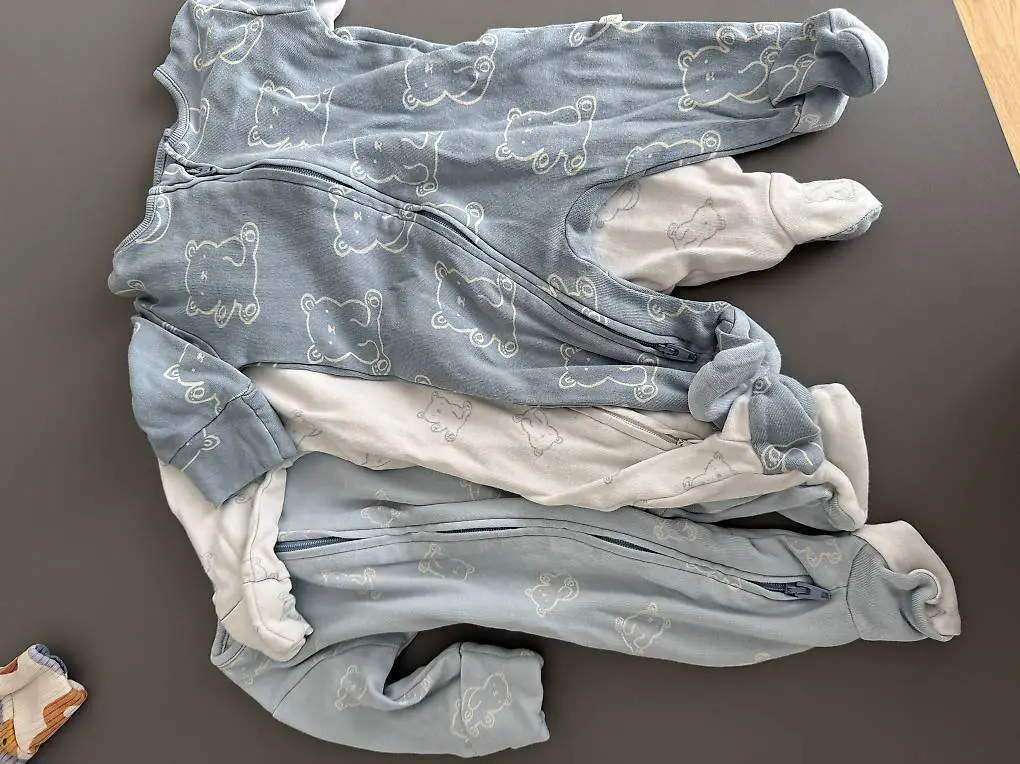 Strampler / Pijamas für Newborns 56