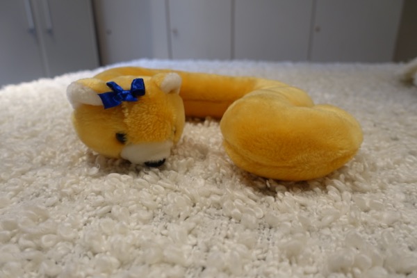 Peluche serpent jaune