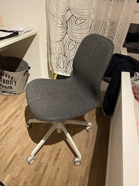 Ikea Stuhl zu verkaufen, sofort abzuholen.