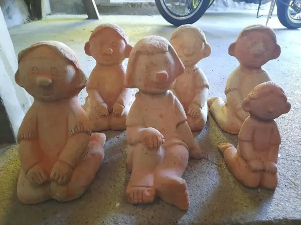 6 massive Tonfiguren