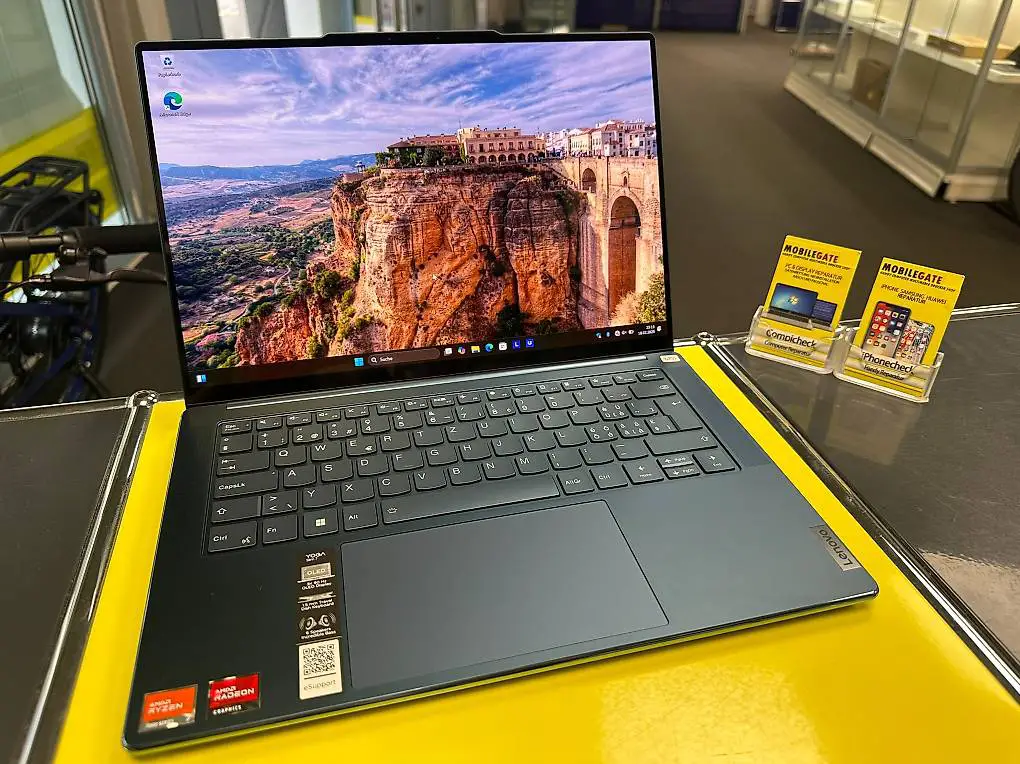 Lenovo Yoga Slim 7 Ryzen7 7840S 32GB 1TB