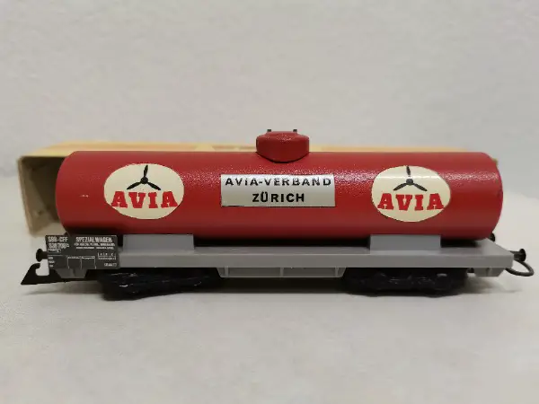 WESA Zisternenwagen AVIA rot, mit Schachtel