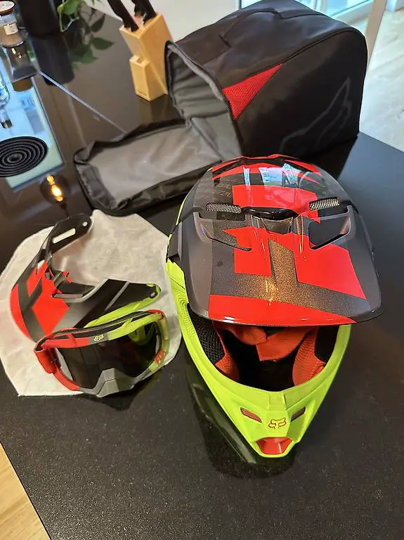 Motocross Helm Fox V4 XL (1430g) selten gebraucht