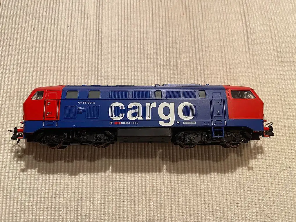 ROCO 69496 SBB Cargo Am 851, DC, rot-blau