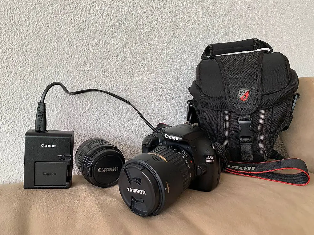 Canon Spiegelreflexkamera mit Tasche