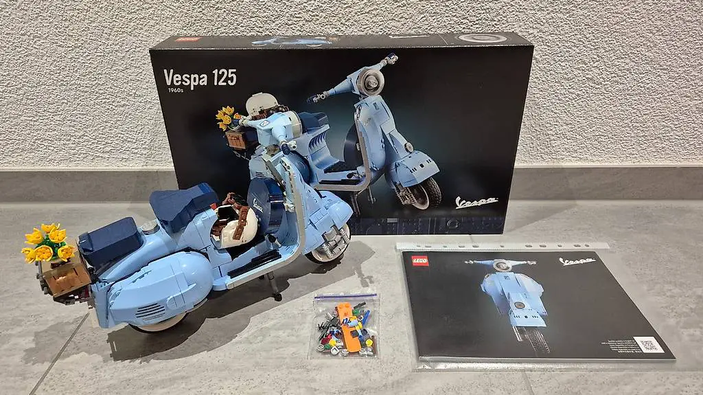 Standmodell Lego Vespa 125 10298 mit Anleitung und Karton