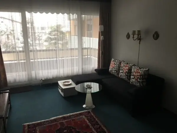 Monolocale arredato con posto auto esterno, piscina