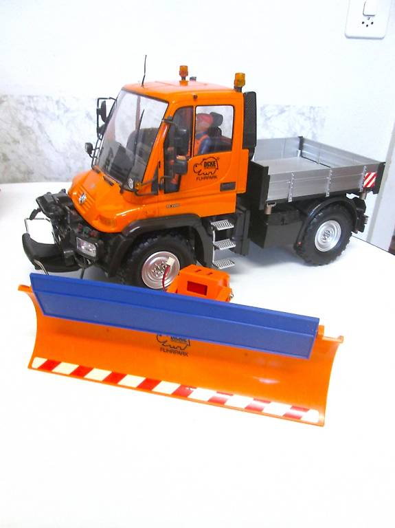 Camion con spazzaneve Dickie