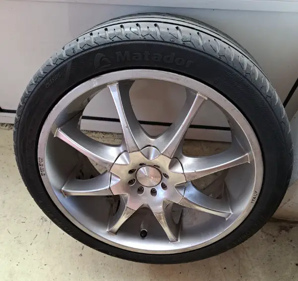 ALU Felgen MOMO mit Pneus 4 Stück zus, zu Ford Focus