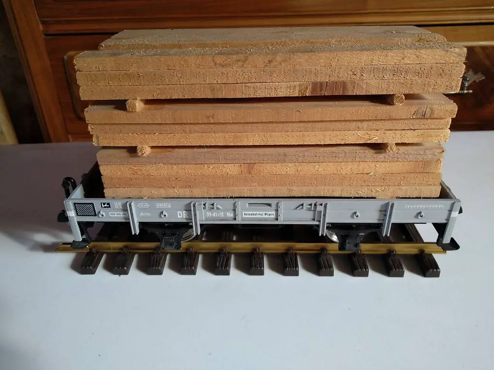 Niederbordwagen mit Holzladung LGB Bahn Spur G