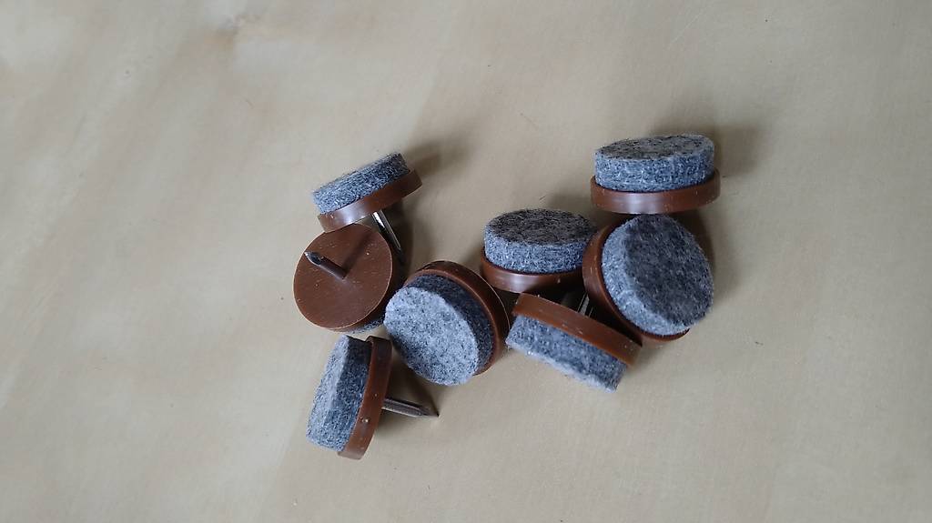 Filzgleiter mit Nagel klein