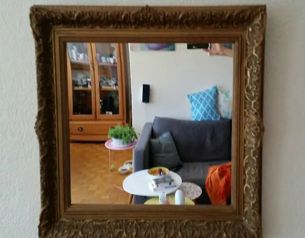 un miroir ancien