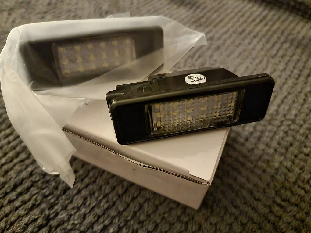 LED Kennzeichen Beleuchtung im Originalkarton