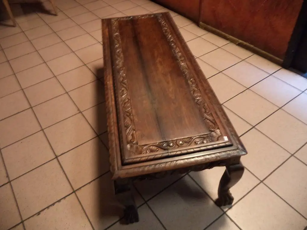 Indischer Holz Tisch Handgeschnitzt