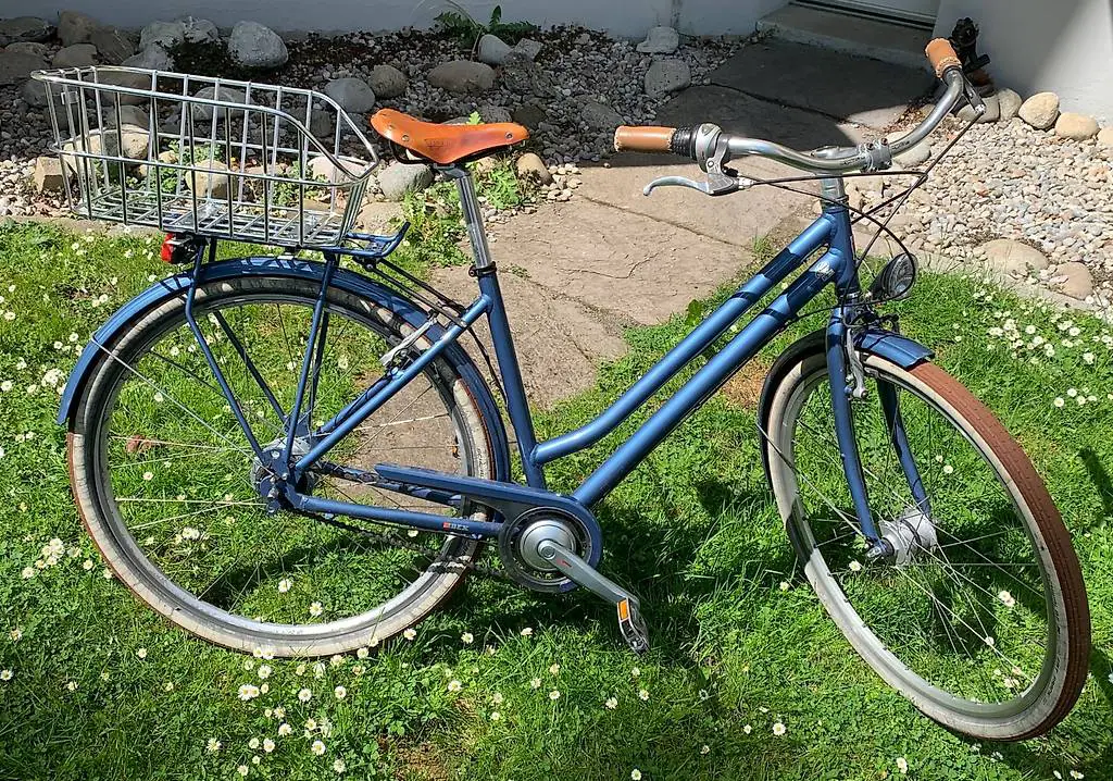 IBEX Fahrrad blau mit Basil Hinterradkorb + Brooks Sattel