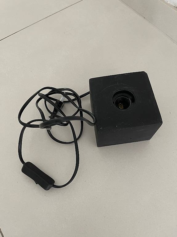 Tischlampe / Lampe / Leuchte / Tischleuchte schwarz