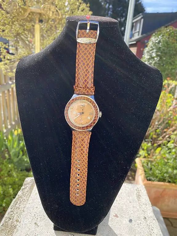 Swatch Irony mit Lederband Damenuhr