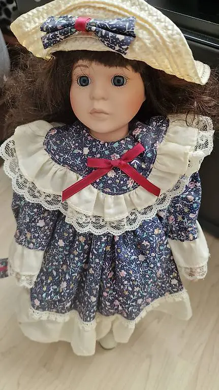 Porzellan-Puppe Beatrice