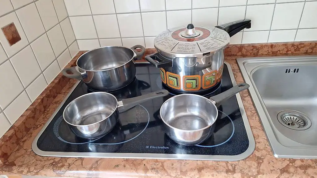SET: Dampfkochtopf Kuhn Rikon + 3 kleine Ikea Pfannen