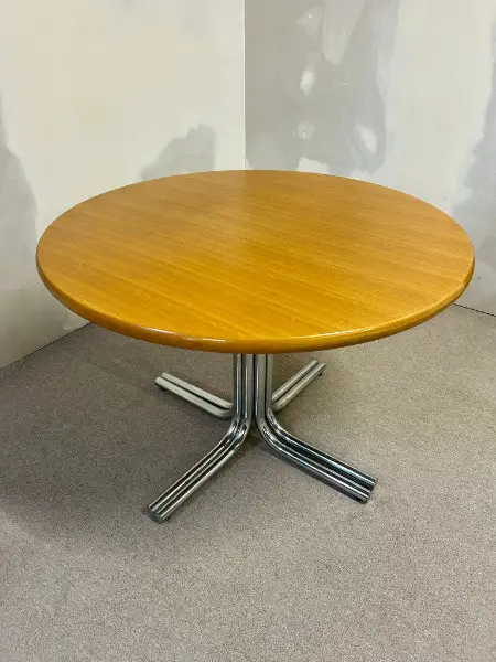 Runder Vintage Tisch mit Holzplatte und Chrom Fussgestell