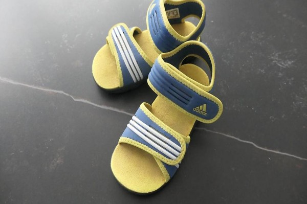 Adidas Schuhe, Badeschuhe Gr. 26