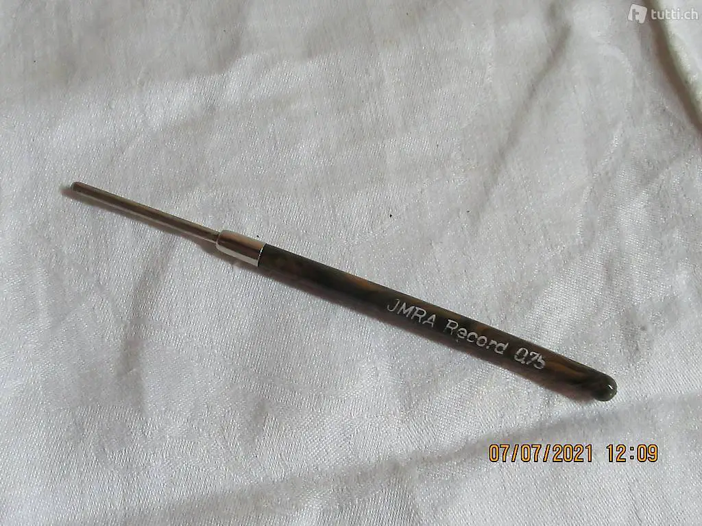 Häklein für aller feinste Gewebearten, mit Schutzhülle