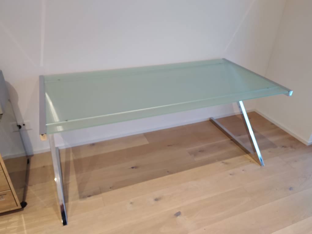 Pult/Schreibtisch, Chrom & Milch-Glas 160x80cm (im Z-Design)